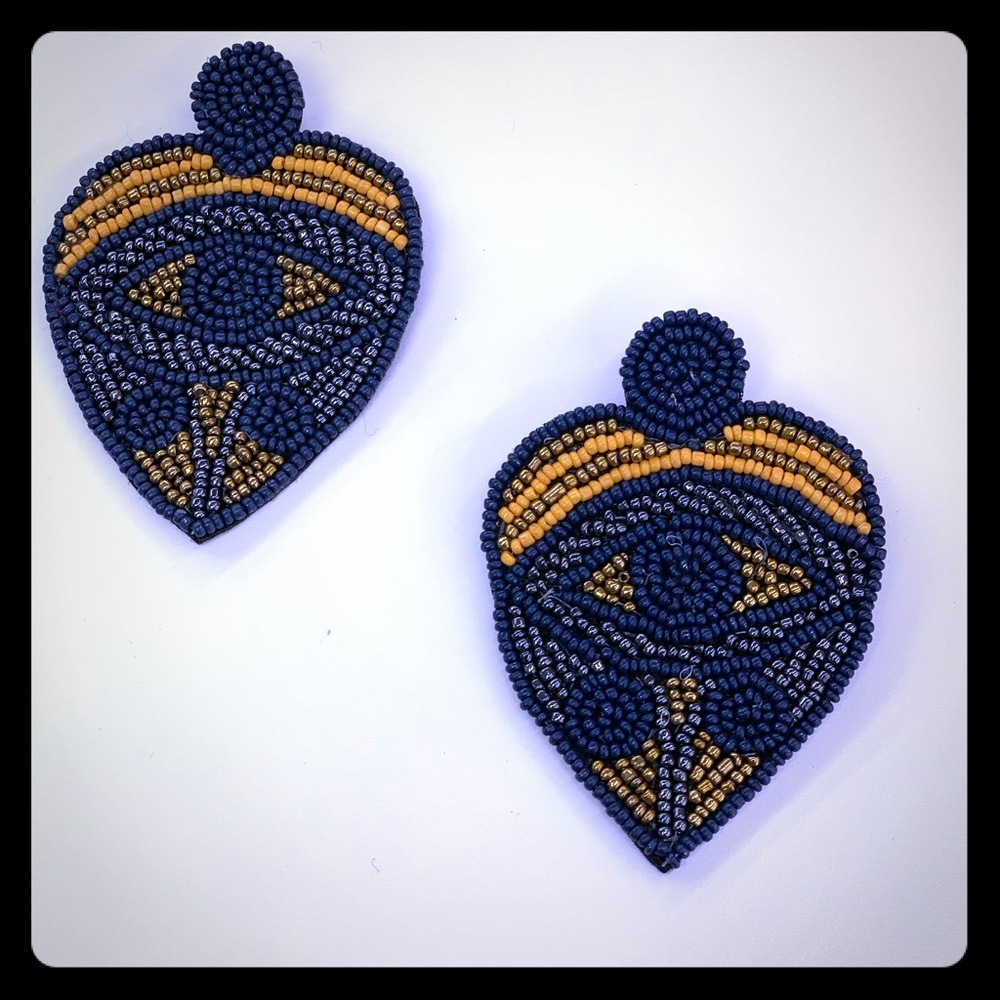 Eye earrings